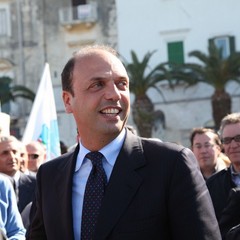 Angelino Alfano a Trani per Gigi Riserbato