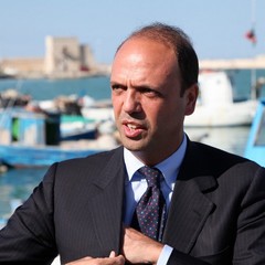 Angelino Alfano a Trani per Gigi Riserbato