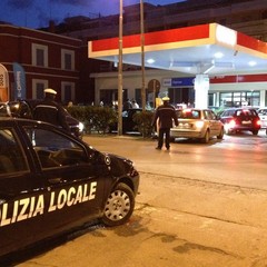 Torna la benzina in via Bisceglie: assalto alla Esso