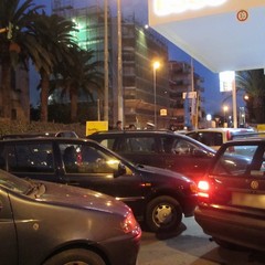 Torna la benzina in via Bisceglie: assalto alla Esso