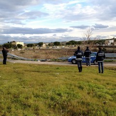 Camion precipita dalla 16 bis allo svincolo Trani dud
