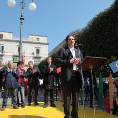 Comizio di Fabrizio Ferrante in piazza della Repubblica