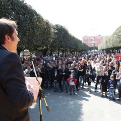 Comizio di Fabrizio Ferrante in piazza della Repubblica