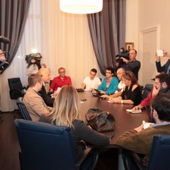 Rifiuti extra in discarica, conferenza al Comune di Trani