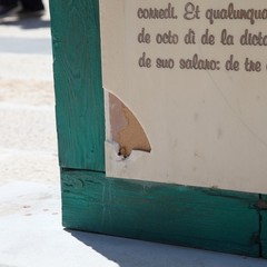 Tavole degli statuti marittimi danneggiate dai vandali