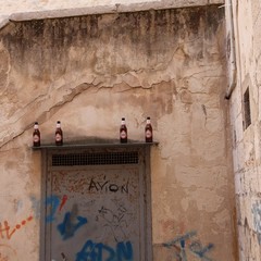 Sporcizia e degrado in vico Annunziata