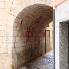 Sporcizia e degrado in vico Annunziata