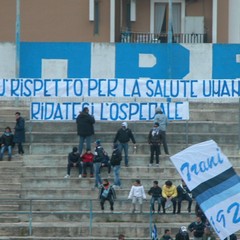 La Fortis in campo con una maglia di sensibilizzazione per l'ospedale di Trani