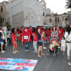 Flash mob dell'Avis sul porto di Trani