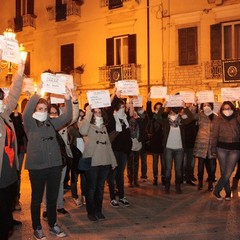 Flash mob a Trani contro la violenza sulle donne