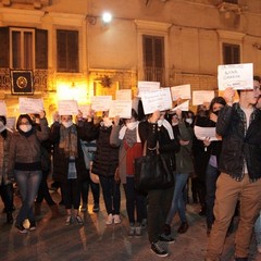 Flash mob a Trani contro la violenza sulle donne