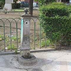 Fontana in piazza Albanese a Trani