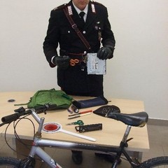 Refurtiva e attrezzi da scasso sequestrati