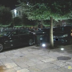 Parcheggio selvaggio in piazza Mazzini