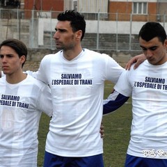 La Fortis in campo con una maglia di sensibilizzazione per l'ospedale di Trani