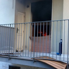 Incendio in un appartamento di via Malcangi