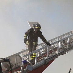 In fiamme i pannelli solari di una villa a Matinelle