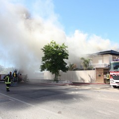 In fiamme i pannelli solari di una villa a Matinelle