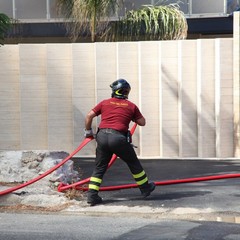 In fiamme i pannelli solari di una villa a Matinelle