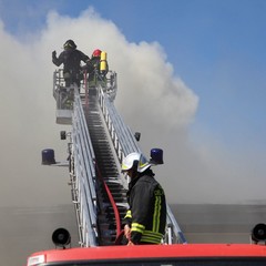 In fiamme i pannelli solari di una villa a Matinelle