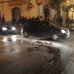 Sorpasso azzardato sul corso: due auto si scontrano all'incrocio con via Maiorano