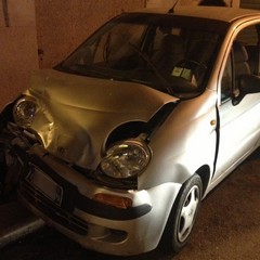 Sorpasso azzardato sul corso: due auto si scontrano all'incrocio con via Maiorano