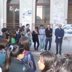 Attentato a Brindisi, manifestazione studentesca a Trani