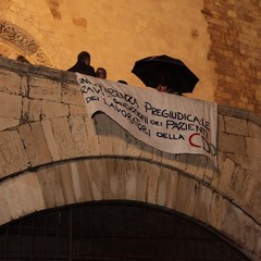 Celebrazione in Cattedrale, protestano i lavoratori del Don Uva