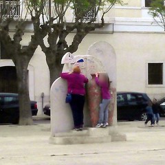 Monumento imbrattato in piazza Garibaldi