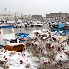 Maltempo a Trani, neve e ghiaccio sulle strade