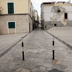 Paletti nel centro storico di Trani