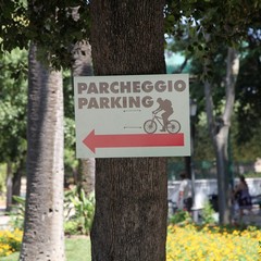 Bike parking nella villa comunale di Trani