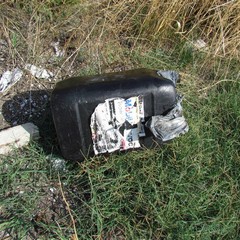 Petrolio scaricato sulla spiaggia "le conche" a Trani