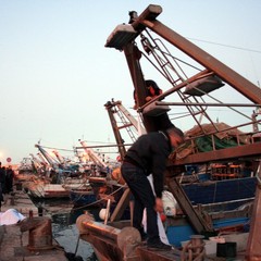 Protesta dei pescatori sul porto di Trani