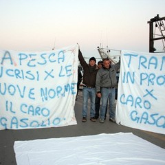 Protesta dei pescatori sul porto di Trani