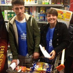 Raccolta alimentare organizzata dal gruppo Giovani x Giovani nei supermercati di Trani