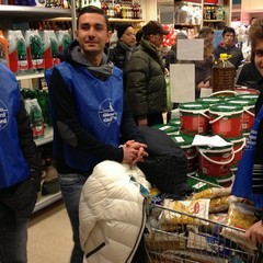 Raccolta alimentare organizzata dal gruppo Giovani x Giovani nei supermercati di Trani
