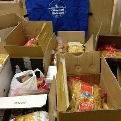Raccolta alimentare organizzata dal gruppo Giovani x Giovani nei supermercati di Trani