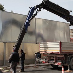 Rimozione dei cartelli pubbliciari 6x3 in corso Regina Elena