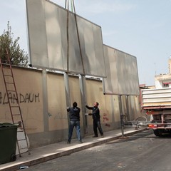 Rimozione dei cartelli pubbliciari 6x3 in corso Regina Elena