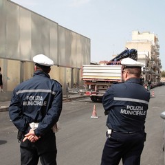 Rimozione dei cartelli pubbliciari 6x3 in corso Regina Elena