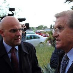 Gigi Riserbato con l'onorevole Mazzocchi in visita all'ospedale di Trani