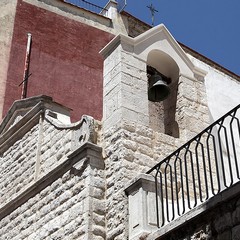 La facciata restaurata della chiesa di San Nicolino