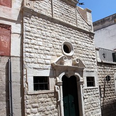 La facciata restaurata della chiesa di San Nicolino