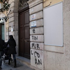 Scritte sui muri contro Gigi Riserbato