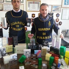 Sequestrati ad Andria oltre 10.000 prodotti cosmetici e profumi di provenienza illecita