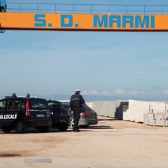 Sequestro preventivo per opere abusive presso un'azienda locale di marmi