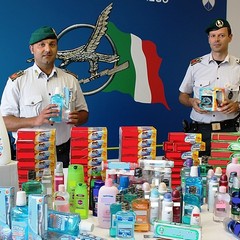 I prodotti contraffatti sequestrati dalla Finanza
