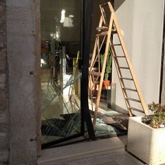 Furto con scasso ad un negozio del centro di Trani
