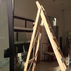 Furto con scasso ad un negozio del centro di Trani